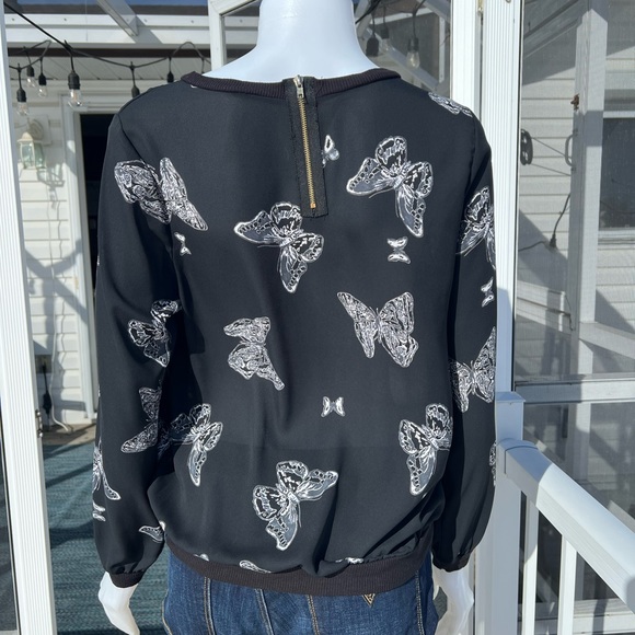 West Moon Blouse with Back Zipper Detail - Picture 2 of 3